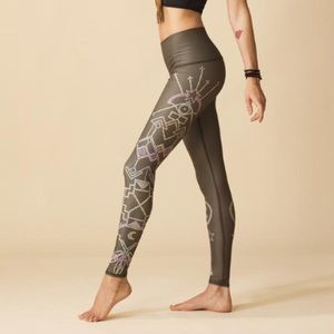 Teeki Activewear “Seven Crowns” Hot Pants